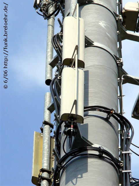 DXB526 - Neuer Mast, Vodafone-Antennen